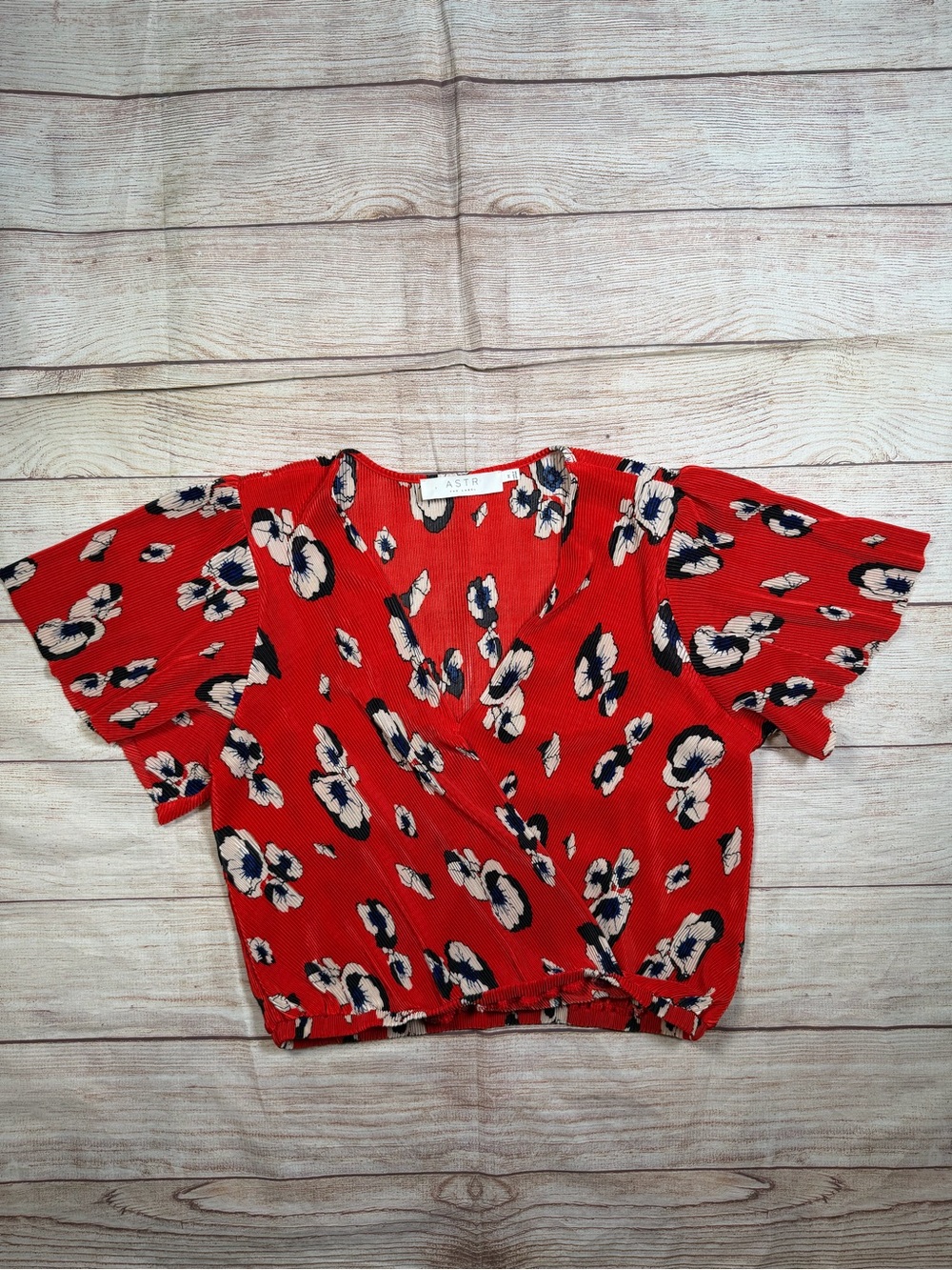 Astr Red Floral Pleated Crop‎ Blouse